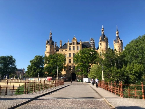 Schwerin Castle - Desde Lannéstrasse Alte Brücke, Germany