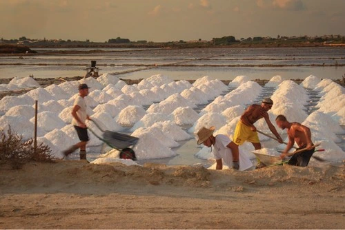 Men at work - From Saline Ettore e Infersa, path toward the main windmill, Italy