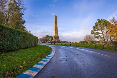 Olivers Mount War Memorial - から The Road, United Kingdom