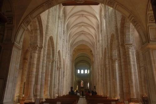 Fleury Abbey - من Inside, France