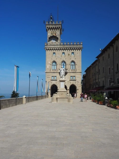 Palazzo Pubblico in San Marino - Z Piazza della Libertá, San Marino