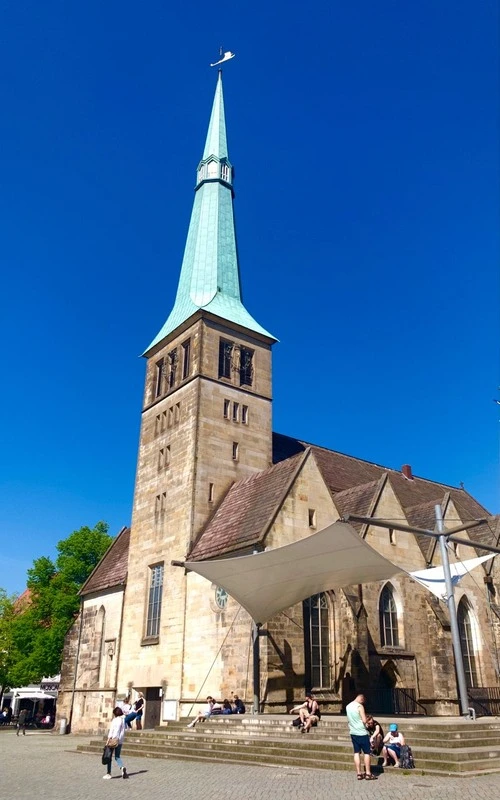 St. Nicolai Church - Desde Outside, Germany