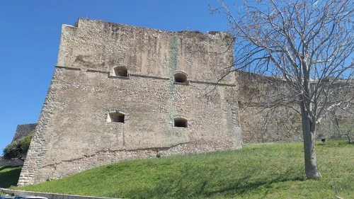 Castello Svevo Aragonese - Desde Viale Federico Ii, Italy