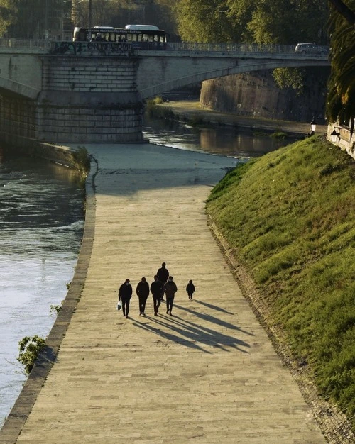 Isola Tiberina - Aus Ponte Cestio, Italy