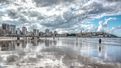 Playa de San Lorenzo - Spain