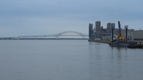 St. Lawrence River Bridge - İtibaren Parc Portuaire, Canada