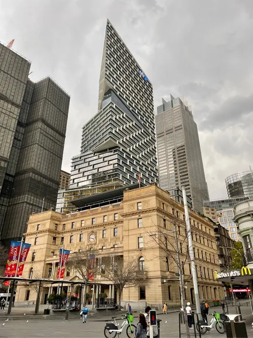 Quay Quarter Tower - Dari Young Street north of Customs House Lane, Australia