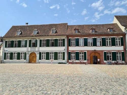 Gymnasium am Münsterplatz - Aus Münsterplatz vor Basler Münster, Switzerland