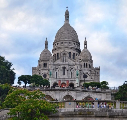 Sacré-Cœur - จาก Square Louise-Michael, France