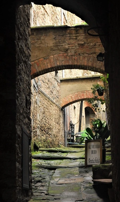 Vicolo Buio - Italy