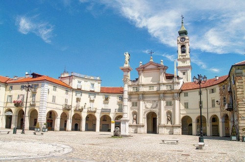 Piazza della SS. Annunziata - 从 Via Andrea Mensa, Italy