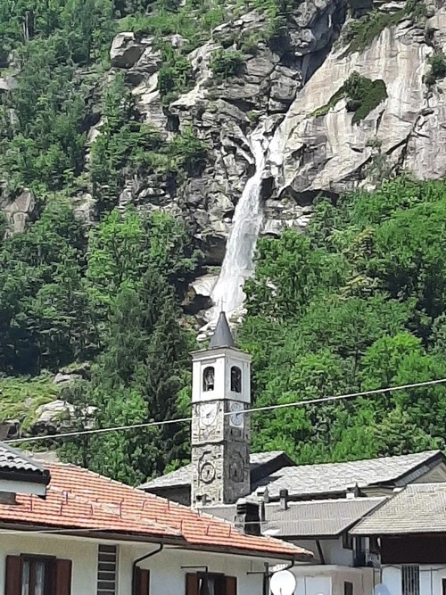 Cascata di Noasca & Cappella di Gera - Aus Frazione Gera, Italy