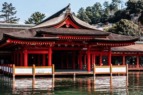 Itsukushima Jinja Sessha Marodo Jinja Haiden - Desde Itsukushima Jinja Otorii, Japan