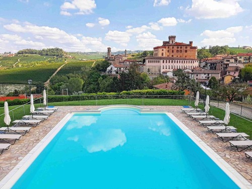 Barolo - 从 Hotel Pool, Italy