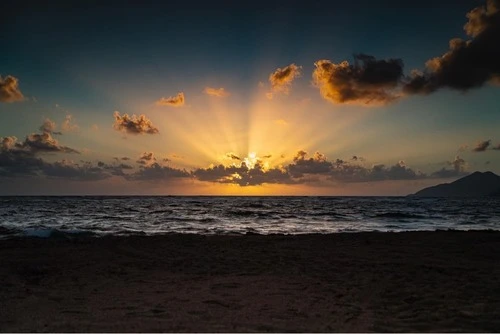 Rays on the Rise - Desde Marriott Royal Beach Resort, St Kitts & Nevis