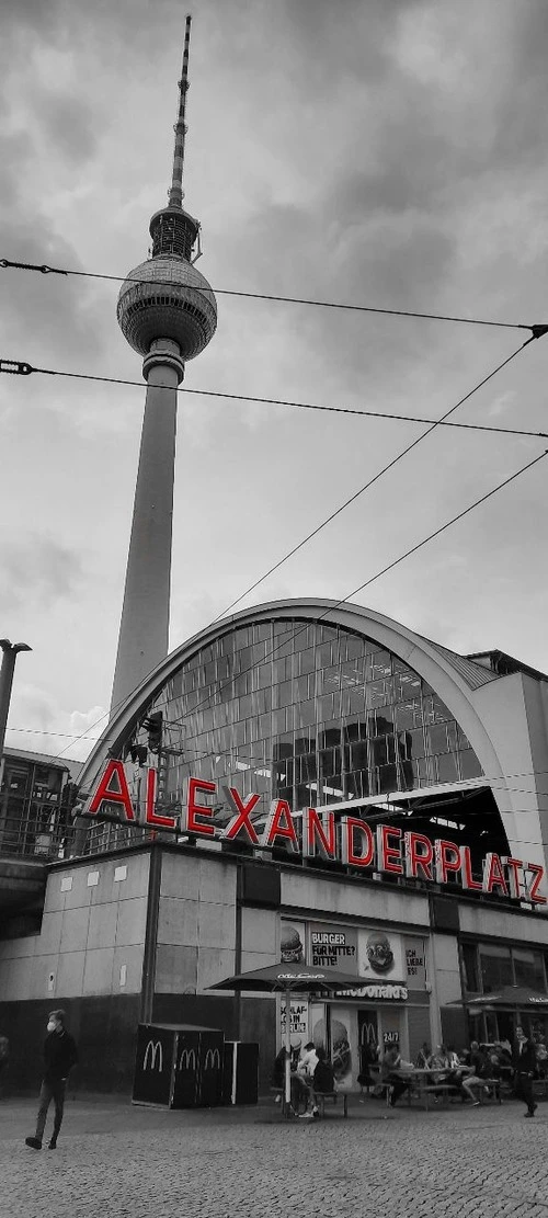 Berliner Fernsehturm & Berlin Alexanderplatz Bahnhof - Aus Alexanderplatz, Germany