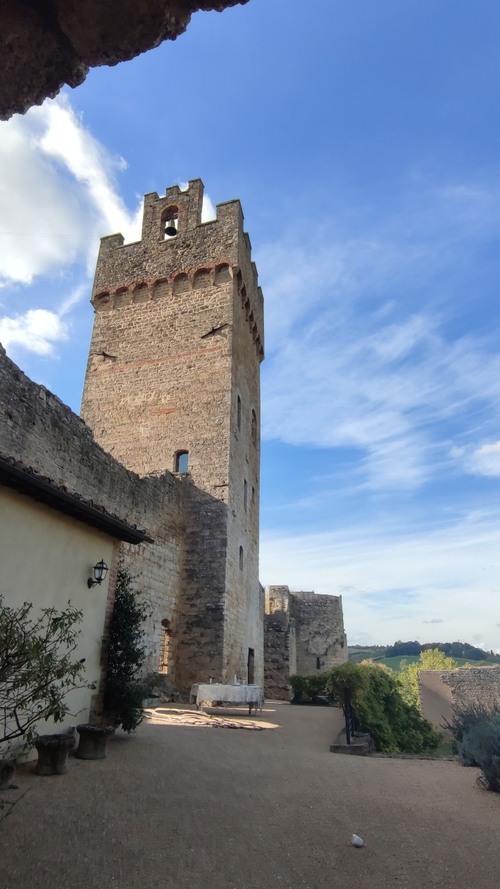 Rocca di Staggia - 从 Cortile, Italy