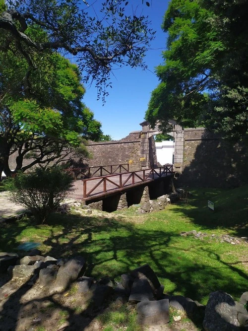 Puerta y Puente Levadizo - Aus Casco Historico, Uruguay