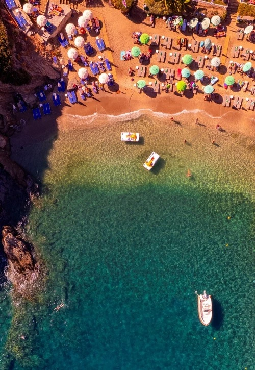 Karavostasi Beach - Desde Drone, Greece