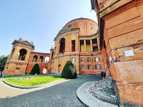 Santuario Madonna di San Luca - Aus Outside, Italy