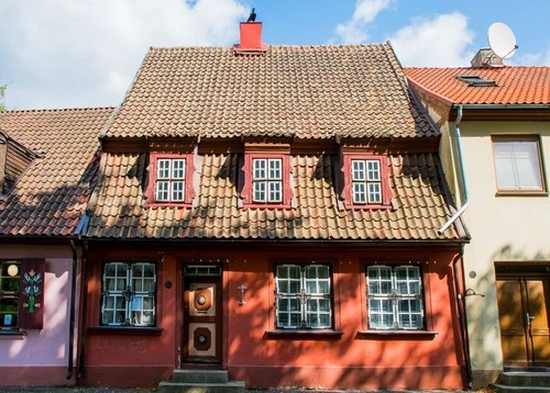 Old red building - Des de Klaipeda old town, Lithuania