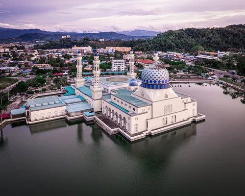 Floating Mosque (Kota Kinabalu City Mosque) - Aus Drone, Malaysia