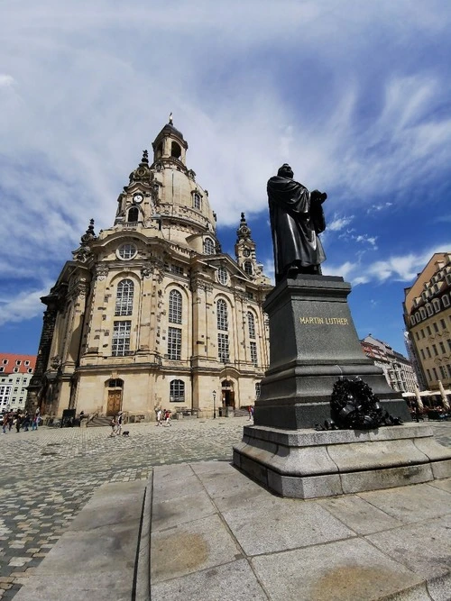 Frauenkirche - Desde Neumarkt, Germany