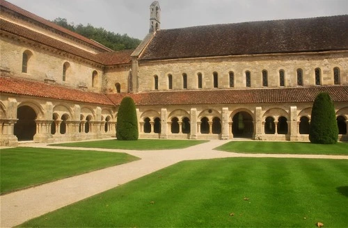 Fontenay Abbey - Cloister - Aus Courtyard, France