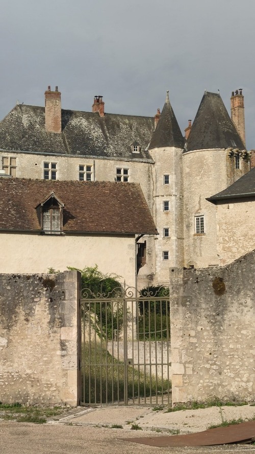 Chateau de Meung sur Loire - 从 Back door, France