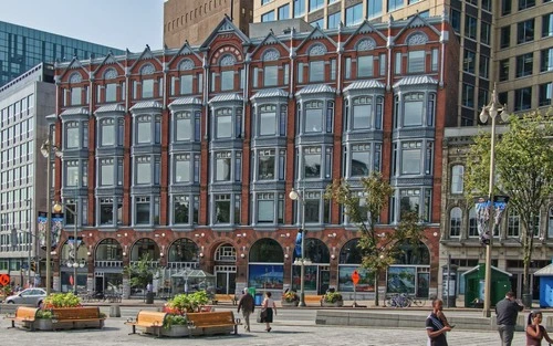 Central Chambers - Từ Confederation Square, Canada