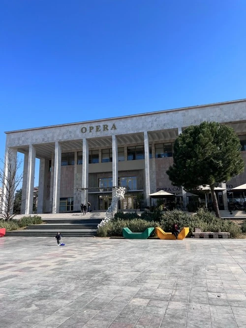 Opera & Ballet Theatre - Desde Skanderbeg Square, Albania