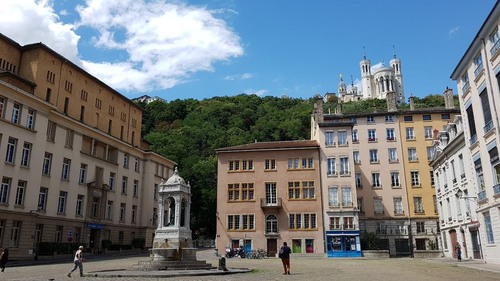 Fontaine Saint Jean - 从 Place Saint-Jean, France