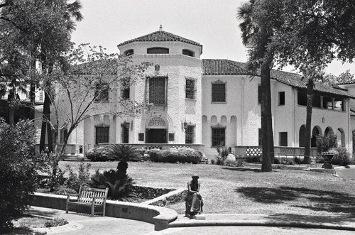 McNay Art Museum - Aus Green space, United States