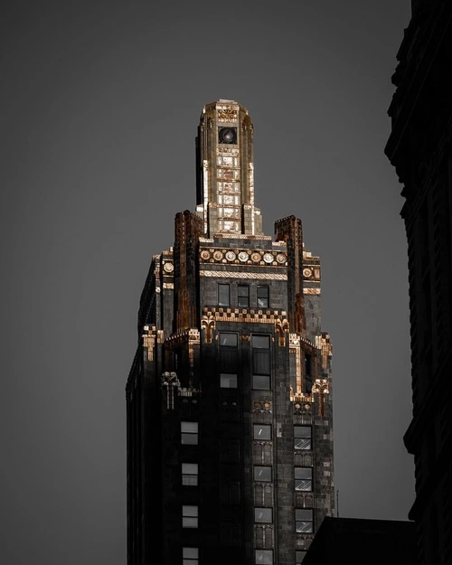 Carbon & Carbide Building - से State St & Wacker Dr - looking east, United States