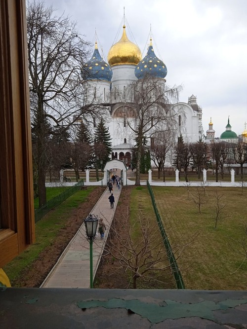 The Holy Trinity-St. Sergius Lavra - Aus Tsarskiye Chertogi, Russia