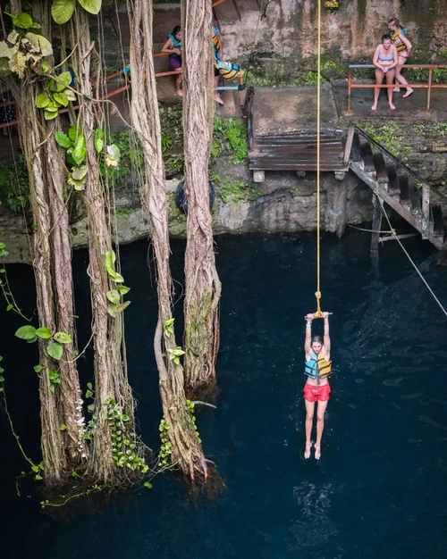 Cenote Oxman - Desde Lip of Cenote, Mexico