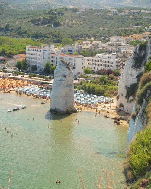 Monolite Pizzomunno - Từ Piazzetta Petrone, Italy