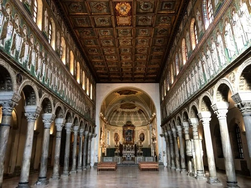 Basilica di Sant'Apollinare Nuovo - Aus Inside, Italy