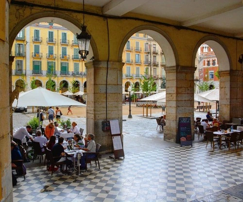 Plaça de la Independència - Spain