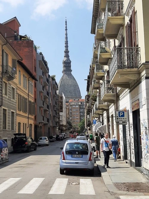 Mole Antonelliana - 从 Via Luigi Tarino, Italy