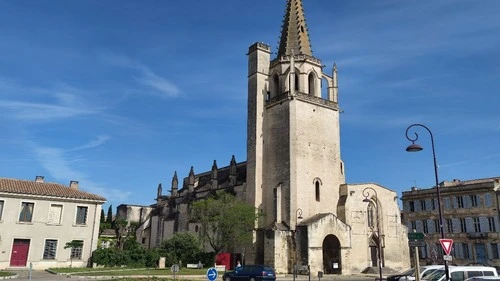 Sainte Marthe - От Statue de la Tarasque, France