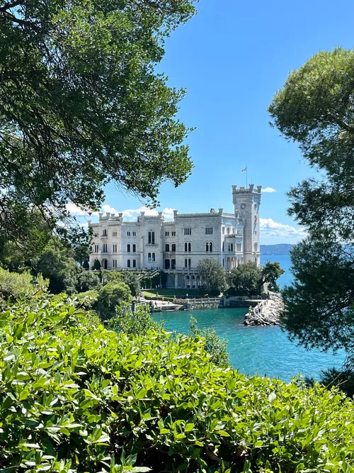 Castello di Miramare - Desde Parco del Castello di Miramare, Italy