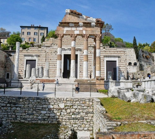 Brixia Romana - から Capitolium, Italy