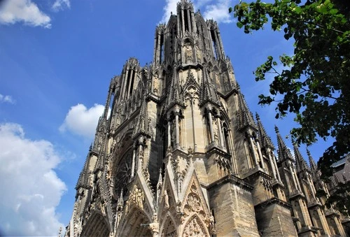 Notre Dame de Reims - Desde Entrance, France