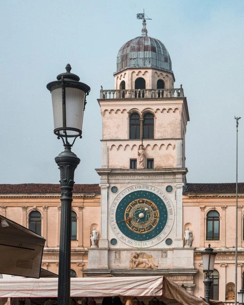 Torre dell'Orologio - Desde Piazza dei Signori, Italy