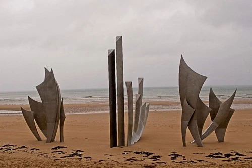 Les Braves Sculpture - From Monument Signal d'Omaha, France