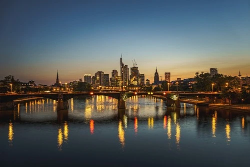 Skyline Frankfurt - จาก Flößerbrücke, Germany