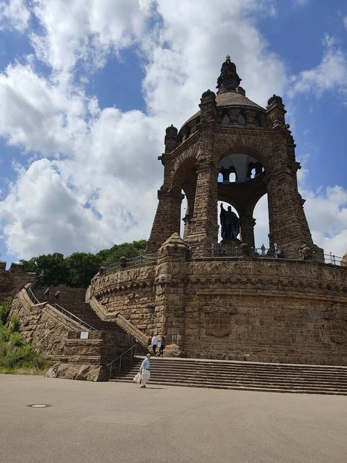 Kaiser Wilhelm Denkmal - Desde Porta Westfalica, Germany