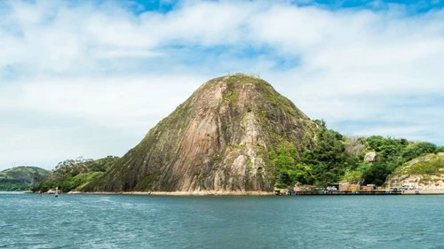 Pedra do Penedo - 从 Praça Princesa Isabel, Brazil