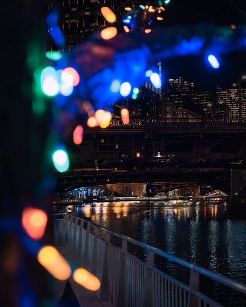 Chicago River Wabash Bridge - Da Riverwalk looking west down the river, United States